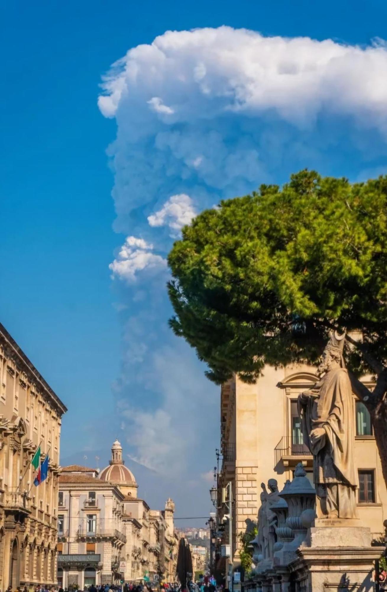 Casa Vacanze Al Teatro Catania Bagian luar foto