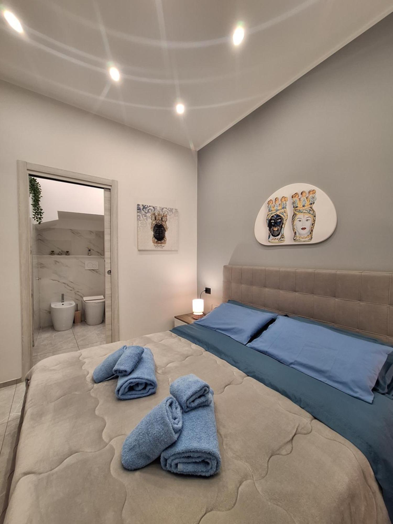 Casa Vacanze Al Teatro Catania Bagian luar foto